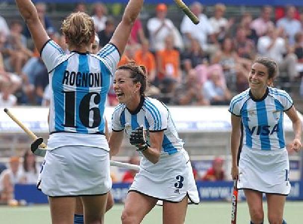 22-08-01 Partido contra Espa�a - (foto obtenida de www.championstrophy.nl ) 