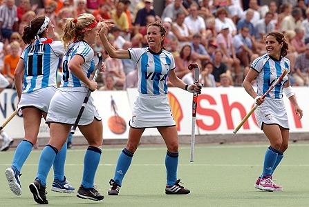 22-08-01 Partido contra Espa�a - (foto obtenida de www.championstrophy.nl ) 